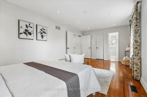 34 Theobalds Circle Richmond Hill ON L4C 9C6