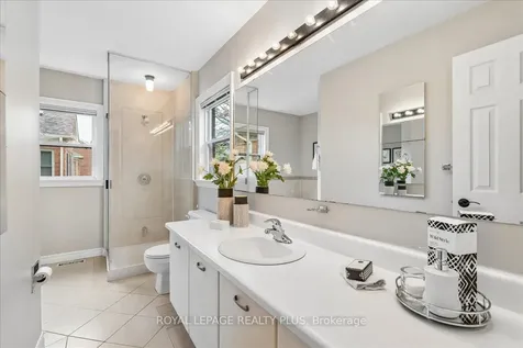 34 Theobalds Circle Richmond Hill ON L4C 9C6