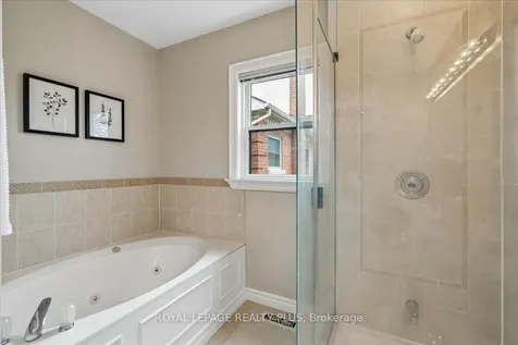 34 Theobalds Circle Richmond Hill ON L4C 9C6
