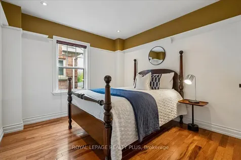 34 Theobalds Circle Richmond Hill ON L4C 9C6