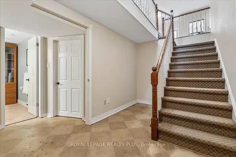34 Theobalds Circle Richmond Hill ON L4C 9C6