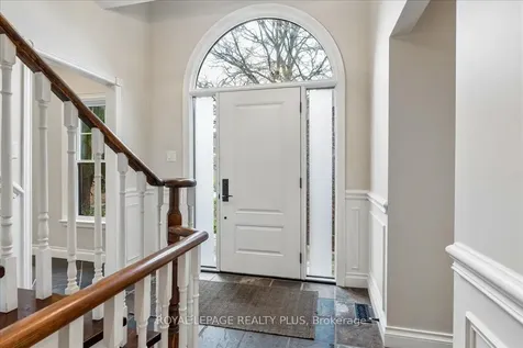 34 Theobalds Circle Richmond Hill ON L4C 9C6