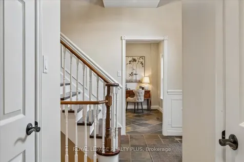 34 Theobalds Circle Richmond Hill ON L4C 9C6