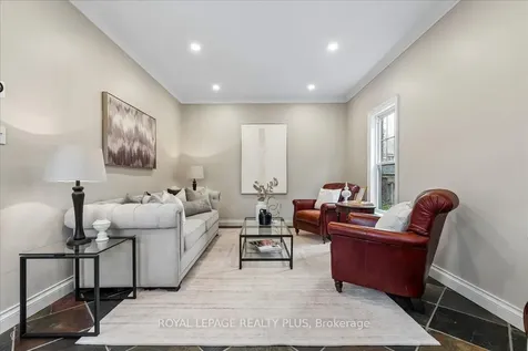 34 Theobalds Circle Richmond Hill ON L4C 9C6
