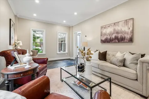 34 Theobalds Circle Richmond Hill ON L4C 9C6