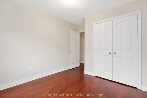 25 Maple Ridge Crescent Markham ON L6E 1V3