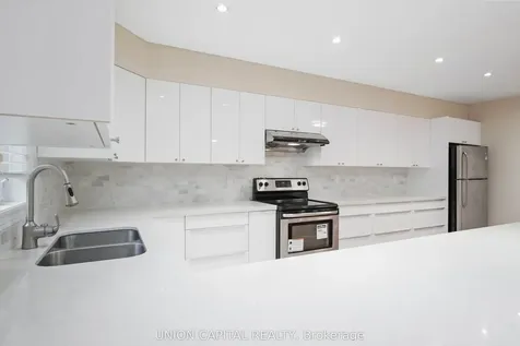 25 Maple Ridge Crescent Markham ON L6E 1V3