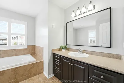 124 Armstrong Crescent Bradford West Gwillimbury ON L3Z 0L3