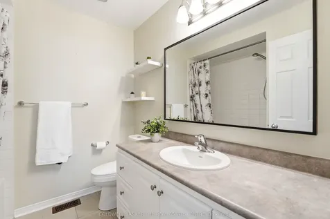 124 Armstrong Crescent Bradford West Gwillimbury ON L3Z 0L3