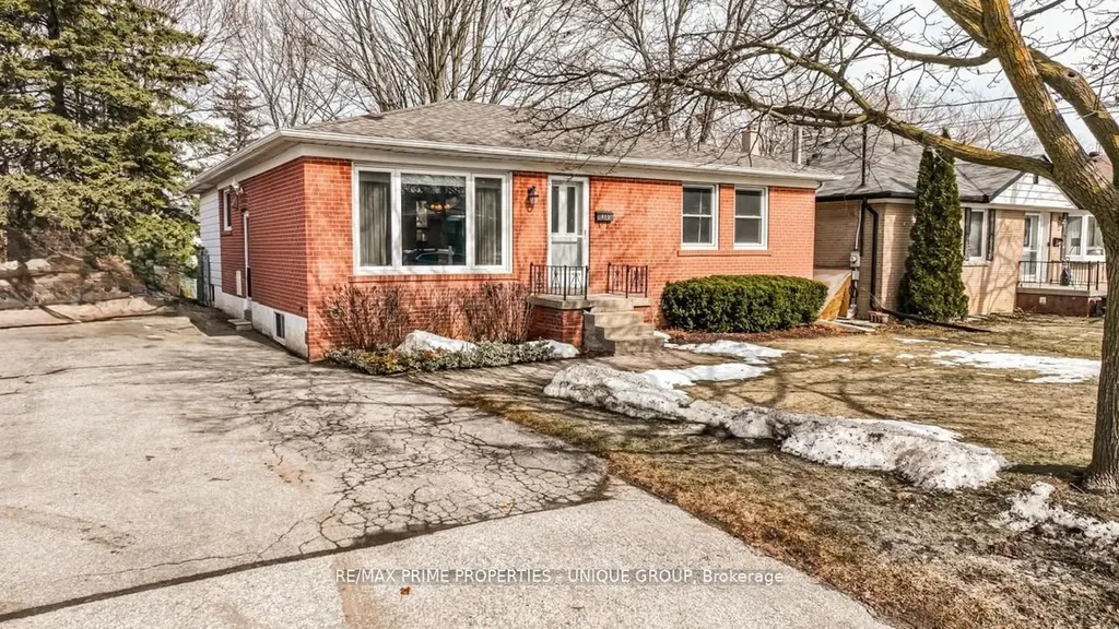 425 Centre Street E Richmond Hill ON L4C 1B8