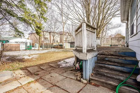 425 Centre Street E Richmond Hill ON L4C 1B8