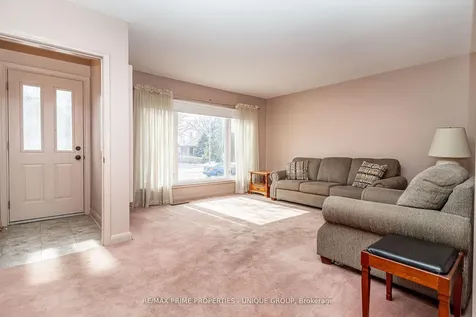 425 Centre Street E Richmond Hill ON L4C 1B8