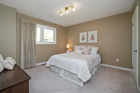 33 Carpenter Court Markham ON L3P 6W3