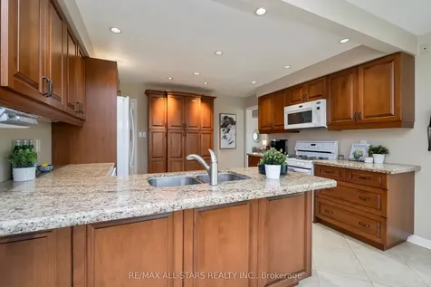 33 Carpenter Court Markham ON L3P 6W3