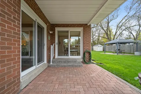 33 Carpenter Court Markham ON L3P 6W3