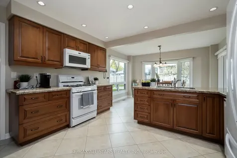 33 Carpenter Court Markham ON L3P 6W3