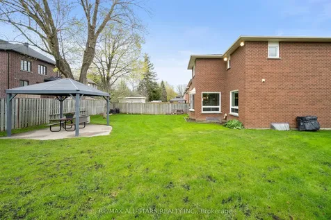 33 Carpenter Court Markham ON L3P 6W3