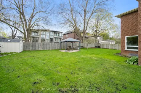 33 Carpenter Court Markham ON L3P 6W3