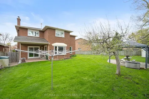33 Carpenter Court Markham ON L3P 6W3