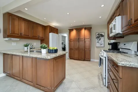 33 Carpenter Court Markham ON L3P 6W3