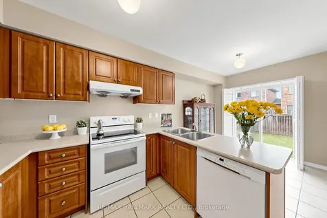 72 Walkview Crescent Richmond Hill ON L4E 4H6