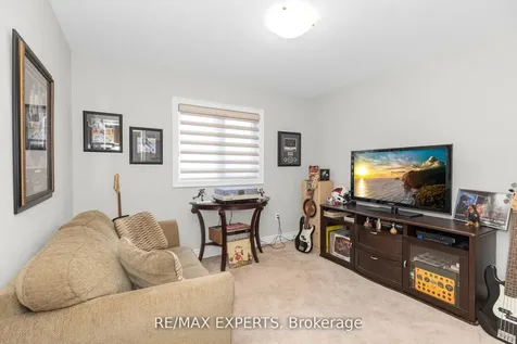 24 Mckay Avenue New Tecumseth ON L0G 1W0