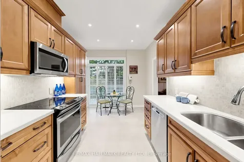 13 Christina Falls Way Markham ON L6E 1B4