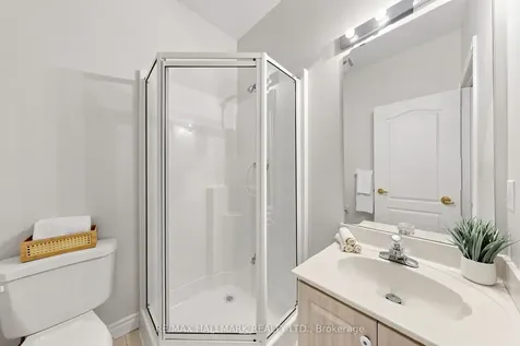 13 Christina Falls Way Markham ON L6E 1B4