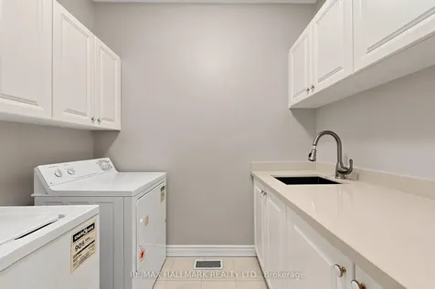 13 Christina Falls Way Markham ON L6E 1B4