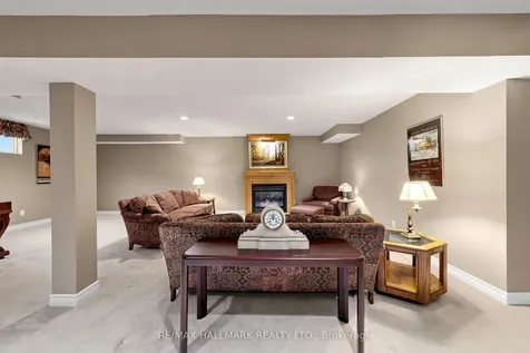 13 Christina Falls Way Markham ON L6E 1B4