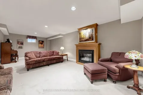 13 Christina Falls Way Markham ON L6E 1B4