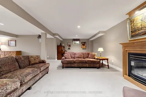13 Christina Falls Way Markham ON L6E 1B4