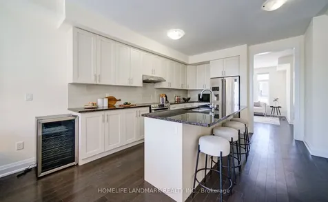 17 Duncombe Lane Richmond Hill ON L4C 1C2