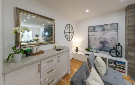 599 York Hill Boulevard Vaughan ON L4J 5L3