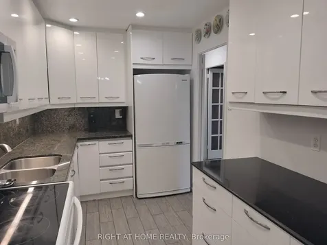 16 Elgin Street Markham ON L3T 4T4