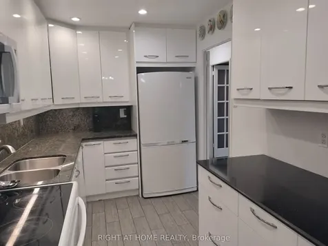 16 Elgin Street Markham ON L3T 4T4