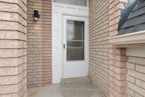 61 Baywell Crescent Aurora ON L4G 7N4