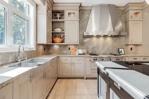 423 Paradelle Drive Richmond Hill ON L4E 4R9