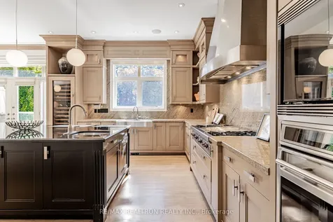 423 Paradelle Drive Richmond Hill ON L4E 4R9