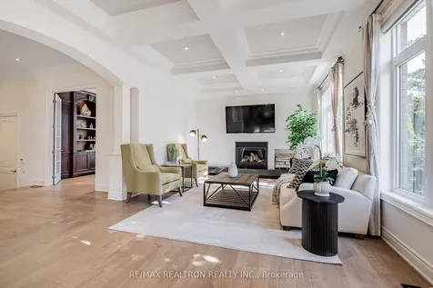 423 Paradelle Drive Richmond Hill ON L4E 4R9