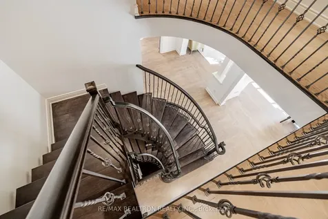 423 Paradelle Drive Richmond Hill ON L4E 4R9