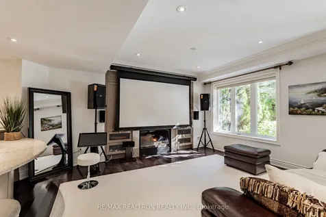423 Paradelle Drive Richmond Hill ON L4E 4R9