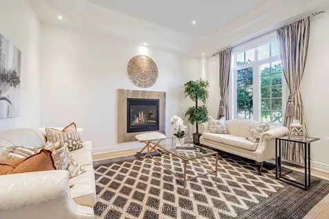 423 Paradelle Drive Richmond Hill ON L4E 4R9
