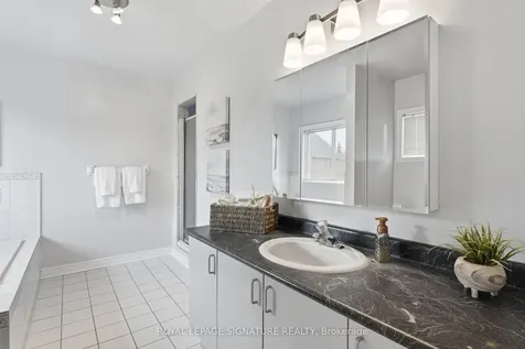 390 Binns Avenue Newmarket ON L3X 1T7