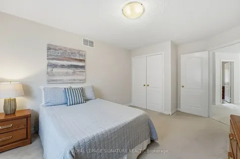 390 Binns Avenue Newmarket ON L3X 1T7