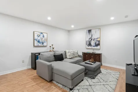 390 Binns Avenue Newmarket ON L3X 1T7