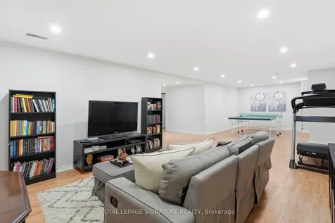 390 Binns Avenue Newmarket ON L3X 1T7