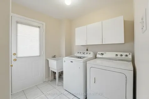 390 Binns Avenue Newmarket ON L3X 1T7