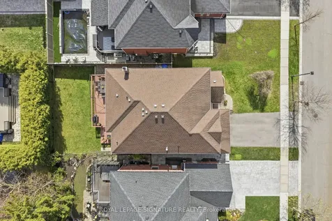 390 Binns Avenue Newmarket ON L3X 1T7