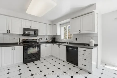 390 Binns Avenue Newmarket ON L3X 1T7